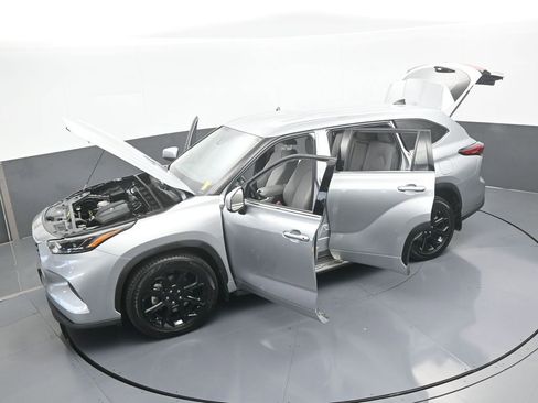 Used 2022 Toyota Highlander L image 65