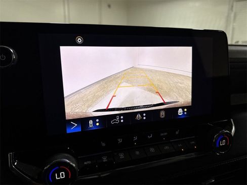 Used 2024 Chevrolet Colorado Z71 w/ Z71 Convenience Package 2 image 15