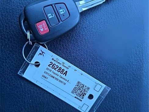 Used 2019 Toyota Tacoma TRD Sport image 28