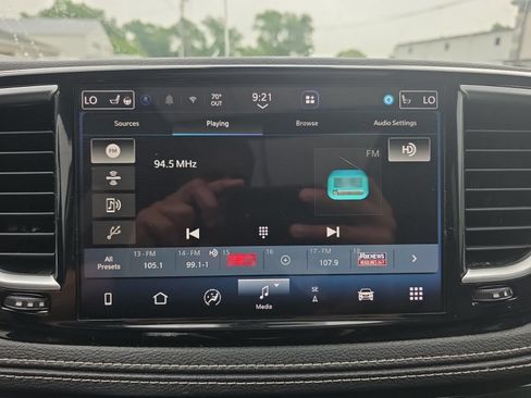 Used 2023 Chrysler Pacifica Limited FWD image 18
