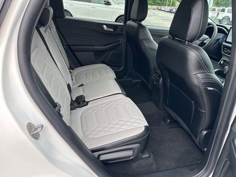 Used 2024 Ford Escape Platinum w/ Premium Technology Package AWD/4WD image 17