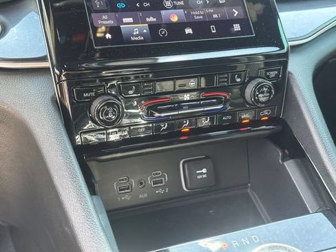 Certified 2023 Jeep Grand Cherokee Altitude AWD/4WD image 29