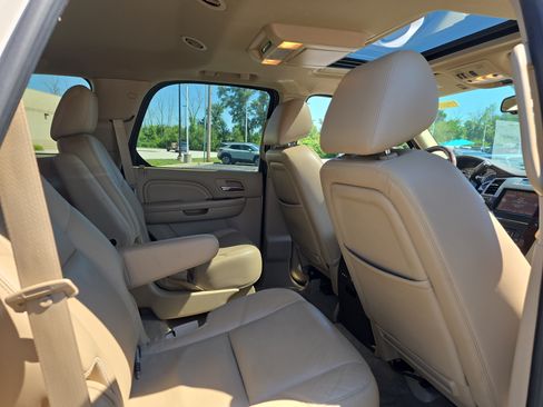 Used 2014 Cadillac Escalade Premium AWD/4WD image 9