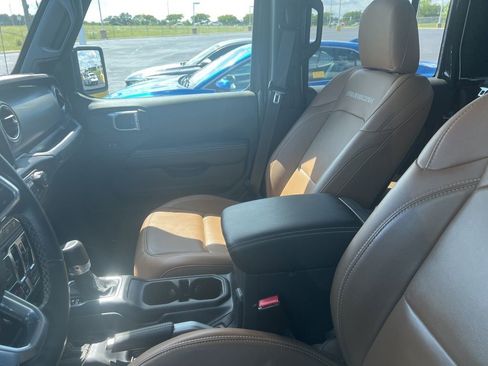 Used 2021 Jeep Gladiator Rubicon AWD/4WD image 9