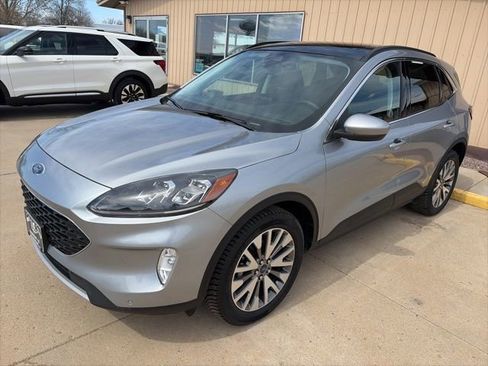 Used 2022 Ford Escape Titanium w/ Class II Trailer Tow Package image 3