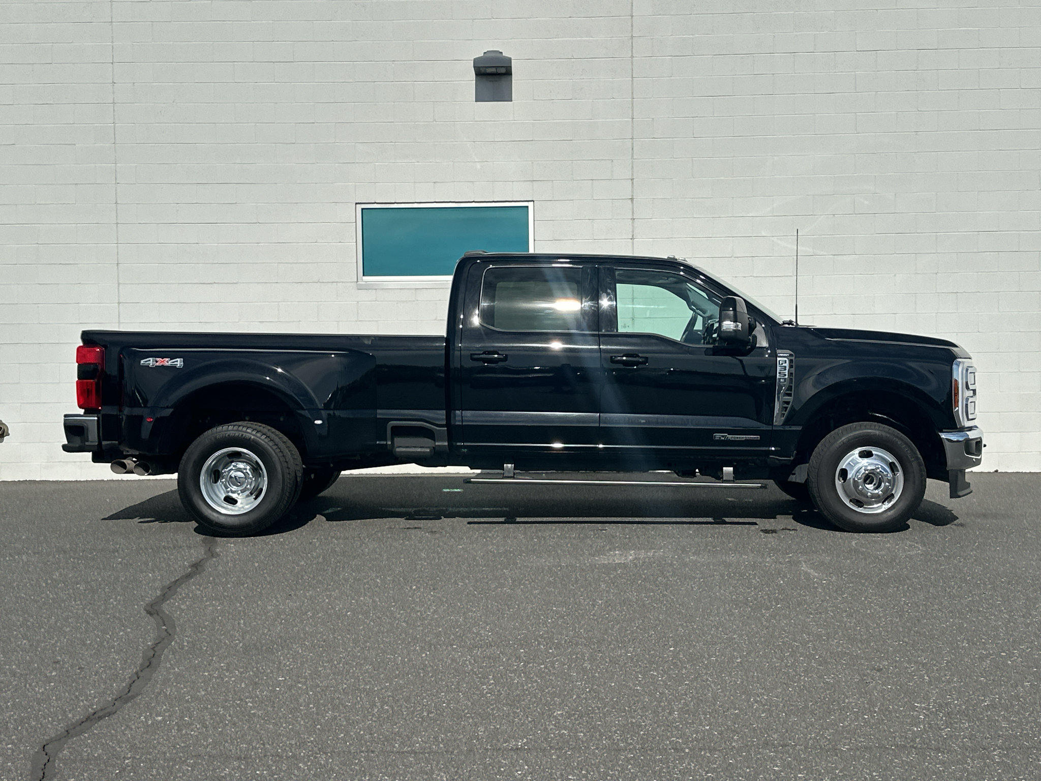 Used 2026 Ford F350 Lariat w/ Lariat Ultimate Package AWD/4WD image 3