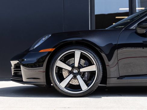 Used 2025 Porsche 911 Carrera RWD image 14