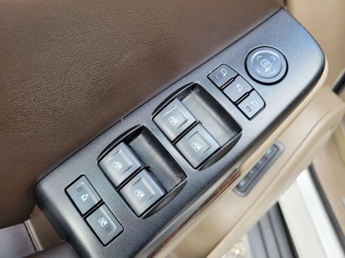 Used 2018 Chevrolet Tahoe LT RWD image 9