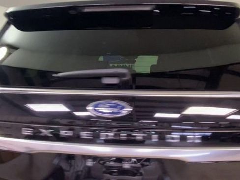 Used 2023 Ford Expedition Platinum image 9