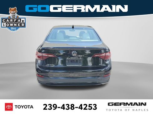 Used 2023 Volkswagen Jetta SE w/ Panoramic Sunroof Package FWD image 11