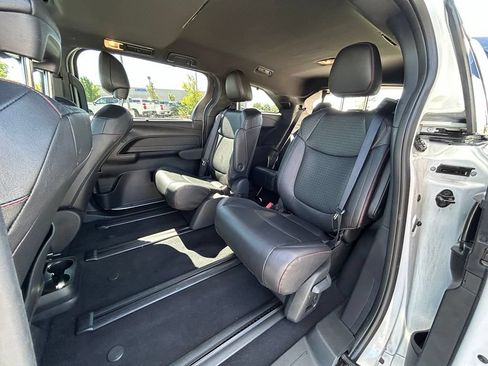 Used 2026 Toyota Sienna XSE FWD image 27