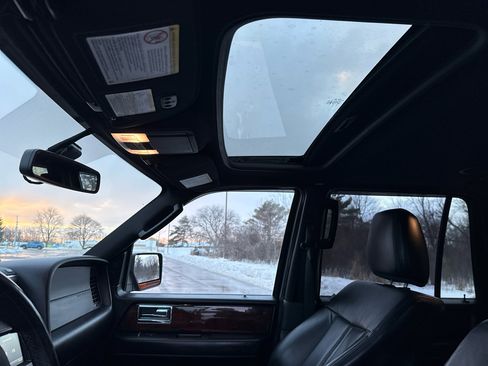 Used 2015 Lincoln Navigator 4WD image 16