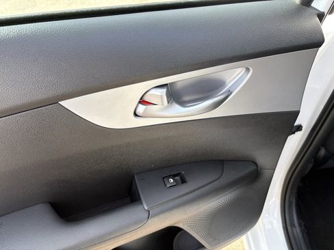 Used 2023 Kia Forte LXS image 19