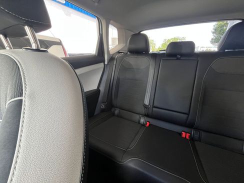 Used 2025 Volkswagen Taos SE image 40