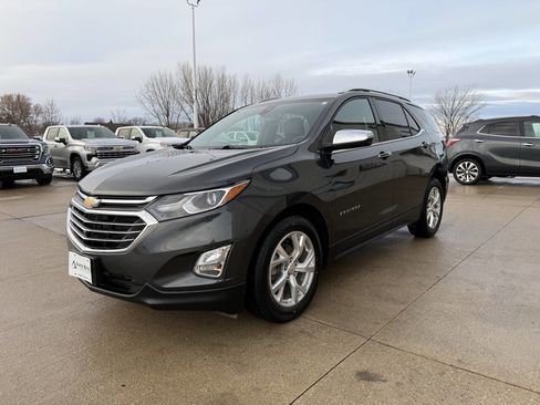 Used 2019 Chevrolet Equinox Premier FWD image 2