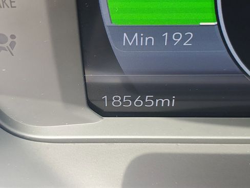 Used 2023 Chevrolet Bolt EUV Premier FWD image 32