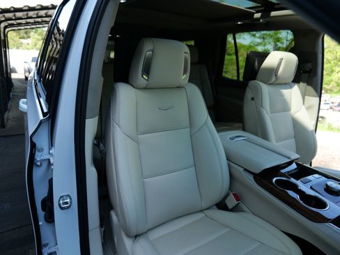 Used 2025 Cadillac Escalade Sport Platinum w/ LPO, Floor Liner Package image 38