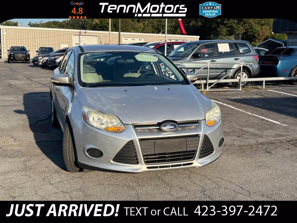 Used 2014 Ford Focus SE w/ SE Winter Package FWD image 2