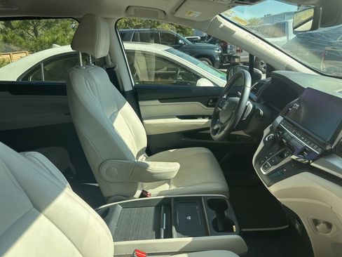 Used 2025 Honda Odyssey EX-L image 3