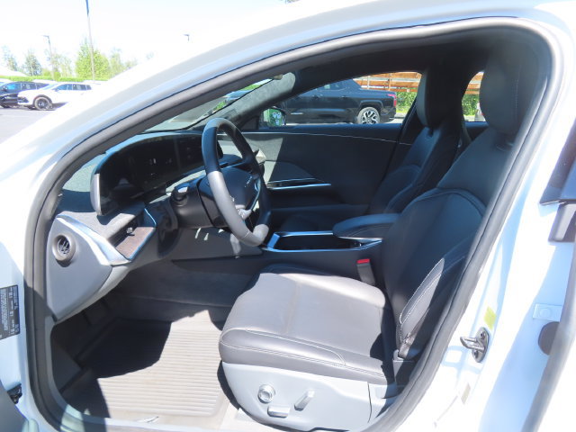 Used 2024 Lucid Air Pure RWD image 11