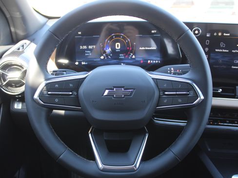 New 2026 Chevrolet Equinox ACTIV w/ Convenience Package III FWD image 11
