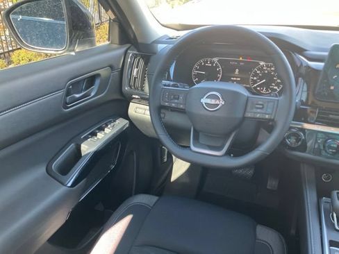 Used 2026 Nissan Pathfinder SV AWD/4WD image 12