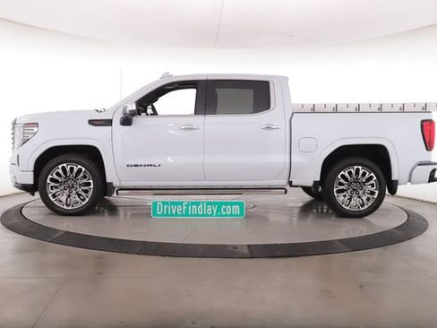 Used 2026 GMC Sierra 1500 Denali Ultimate w/ LPO, Black Badging Package AWD/4WD image 9