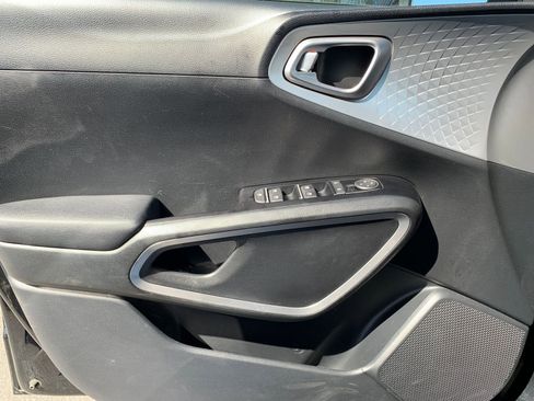 Used 2025 Kia Soul LX w/ LX Technology Package image 18