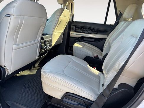 Used 2019 Ford Expedition Platinum image 13