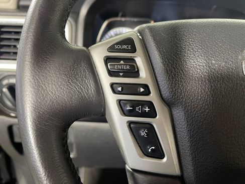 Used 2019 Nissan Titan SV w/ SV Convenience Package image 29