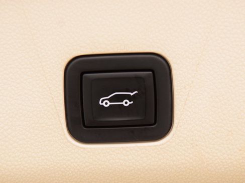 Used 2023 Cadillac Escalade ESV Premium Luxury Platinum w/ Heavy-Duty Trailer Package image 27