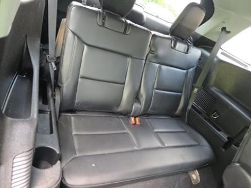 Used 2021 Ford Explorer XLT w/ Equipment Group 202A AWD/4WD image 7