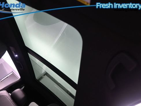 Used 2022 Volkswagen Tiguan SE R-Line FWD image 18