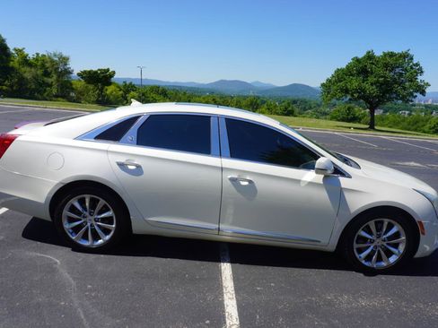 Used 2013 Cadillac XTS Luxury w/ Driver Awareness Package FWD image 10
