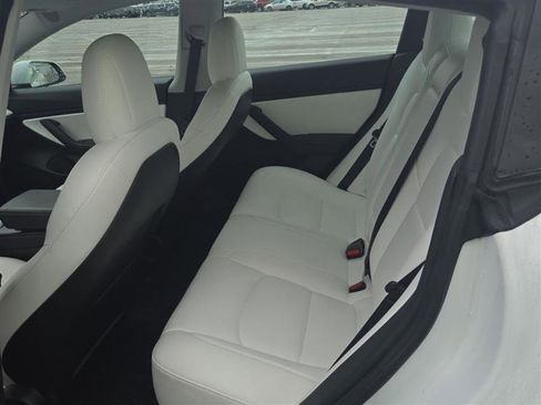 Used 2021 Tesla Model 3 Standard Range Plus image 12