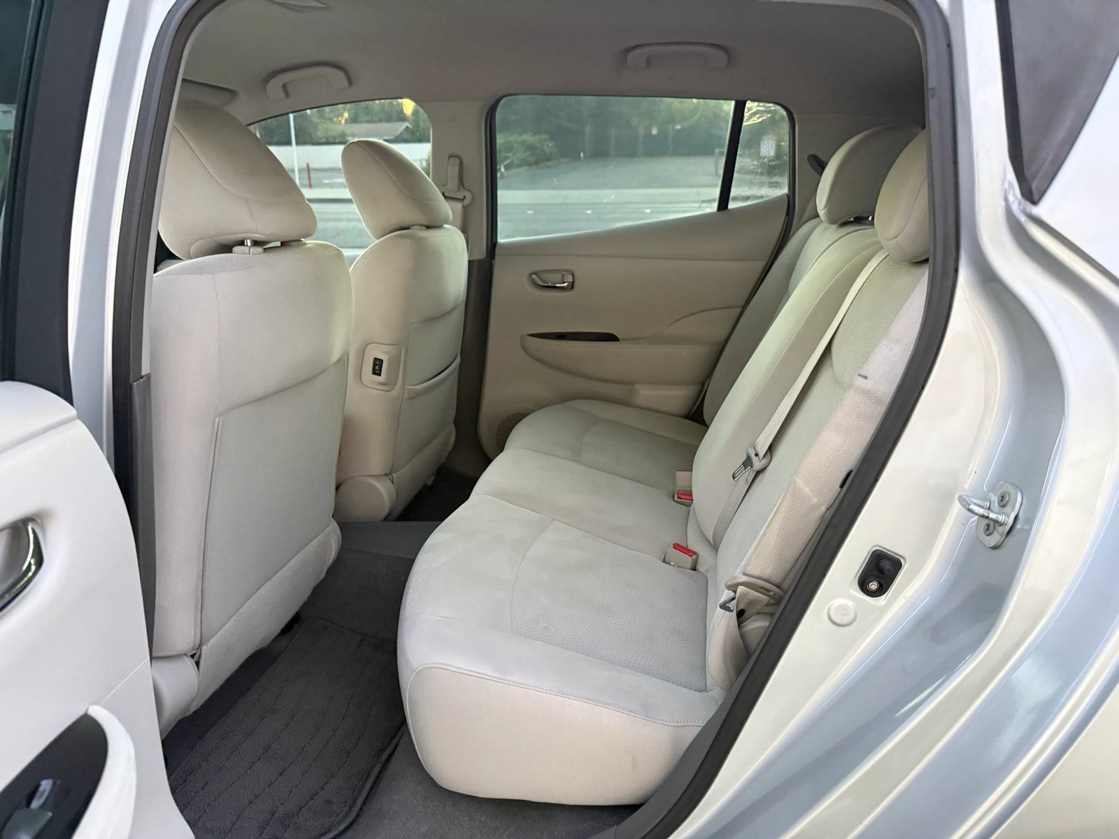 Used 2013 Nissan Leaf SV FWD image 8