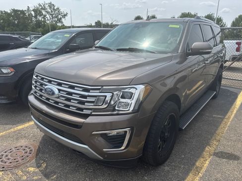 Used 2019 Ford Expedition Limited w/ Equipment Group 301A AWD/4WD image 2