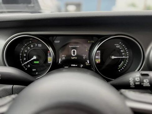 Used 2023 Jeep Wrangler Unlimited AWD/4WD image 15