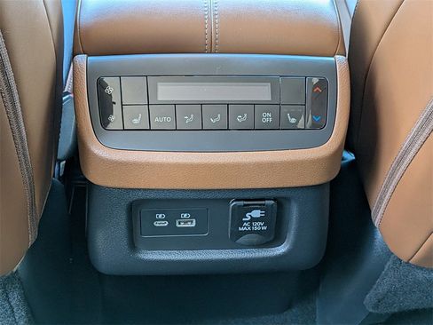 Used 2023 Nissan Pathfinder Platinum image 13