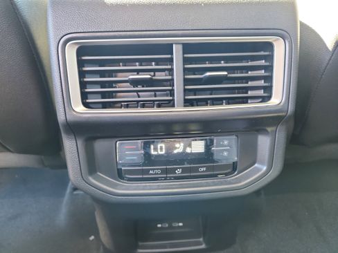 New 2026 Volkswagen Atlas SE image 12