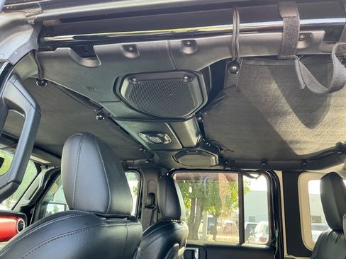 Used 2023 Jeep Wrangler Unlimited Rubicon AWD/4WD image 15