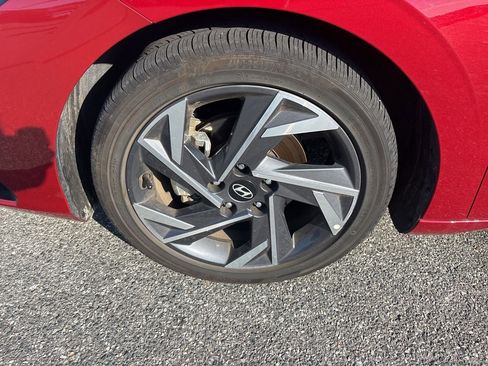 Used 2025 Hyundai Elantra SEL FWD image 11
