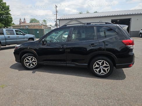 Used 2019 Subaru Forester Premium AWD/4WD image 6