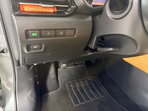 Used 2020 Nissan Sentra SV w/ SV Premium Package FWD image 14