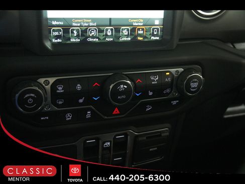 Used 2019 Jeep Wrangler Unlimited Sahara AWD/4WD image 17