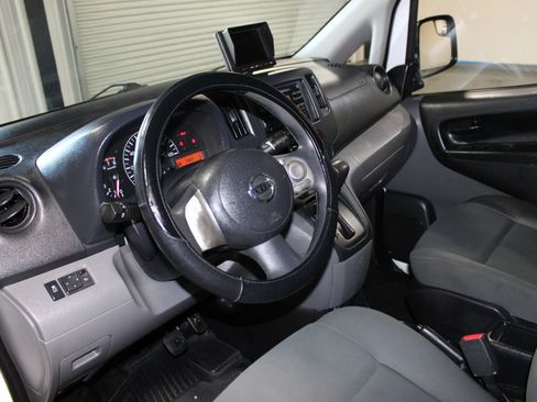 Used 2015 Nissan NV200 SV FWD image 12