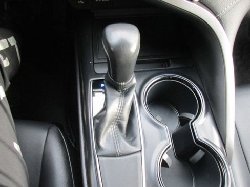 Used 2018 Toyota Camry SE image 36