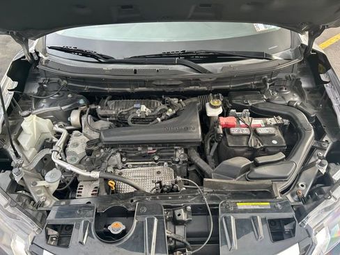 Used 2018 Nissan Rogue SV w/ Premium Package image 22