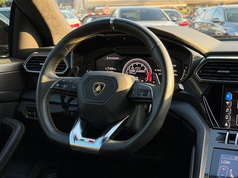 Used 2021 Lamborghini Urus AWD/4WD image 46