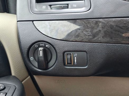 Used 2018 Dodge Grand Caravan SE image 28